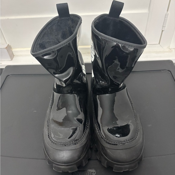 UGG Boots - Picture 2 of 6